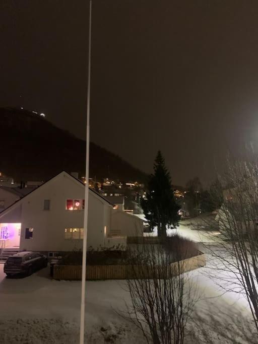 Fin Leilighet I Tromsdalen. Apartamento Tromsø Exterior foto